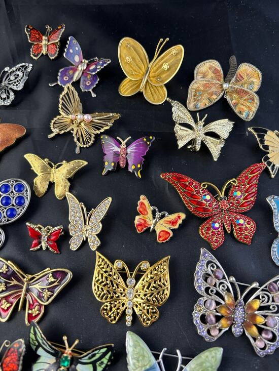 Gerry’s,LC,AK Jewelry - Lot of 28 VTG/Mod Brooches Rhinestone Enamel Crystal Statement -AK-Gerry’s -LC